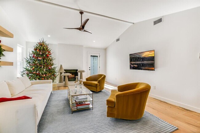 Foto del edificio - 3705 Alexandria Dr