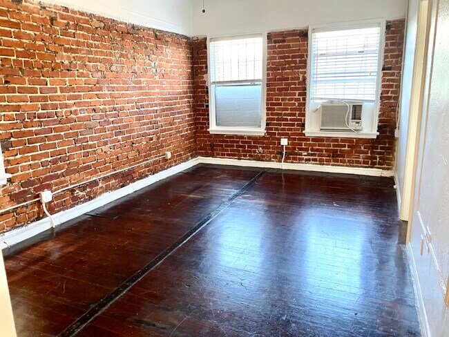 Building Photo - 849 S Oxford Ave