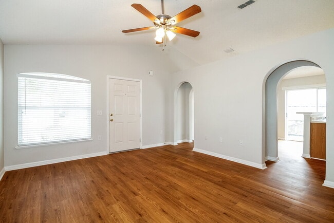 Building Photo - 30319 Birdhouse Dr