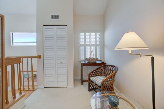 Building Photo - 143 Bay Colony Dr N