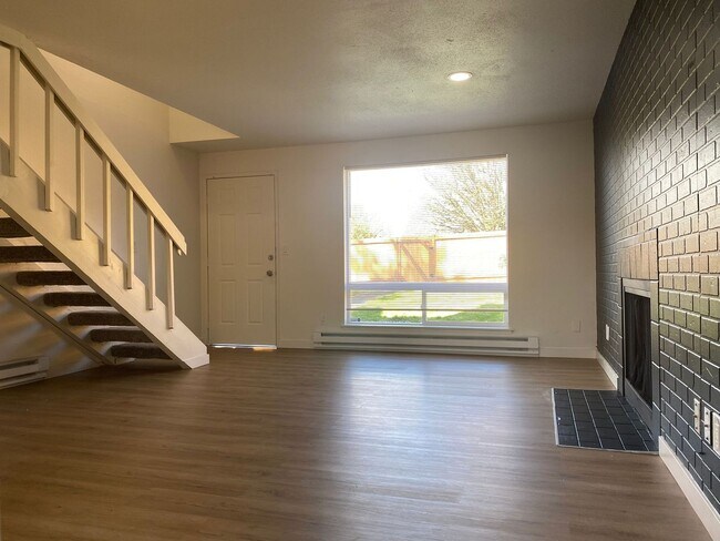Foto del edificio - 6106-6108 29th St NE