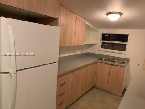 Foto del edificio - 860 NW 108th St
