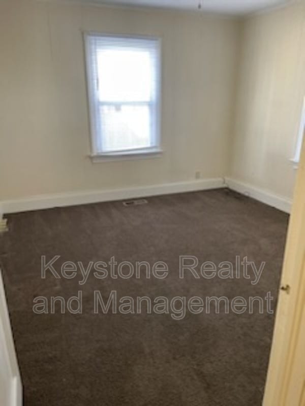 Building Photo - 2820 Faircourt St