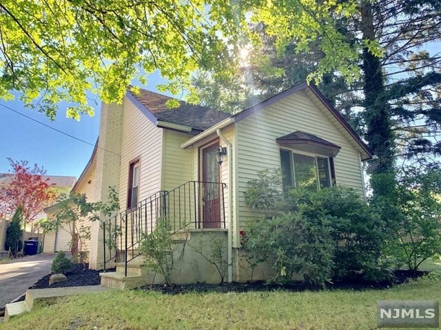 Primary Photo - 31 Central Ave