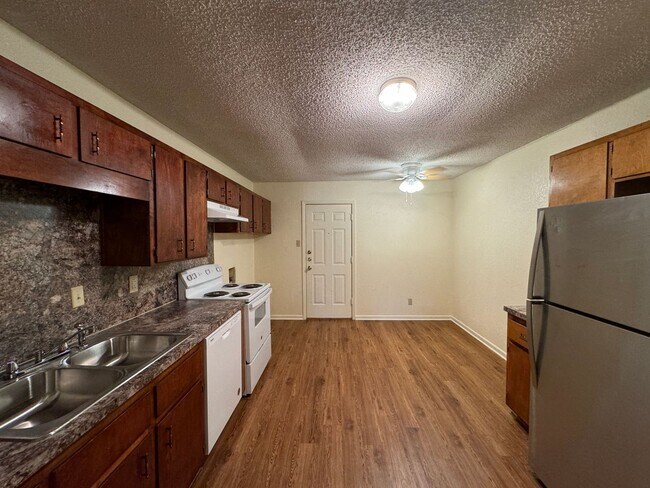 Building Photo - 1115 White Ave