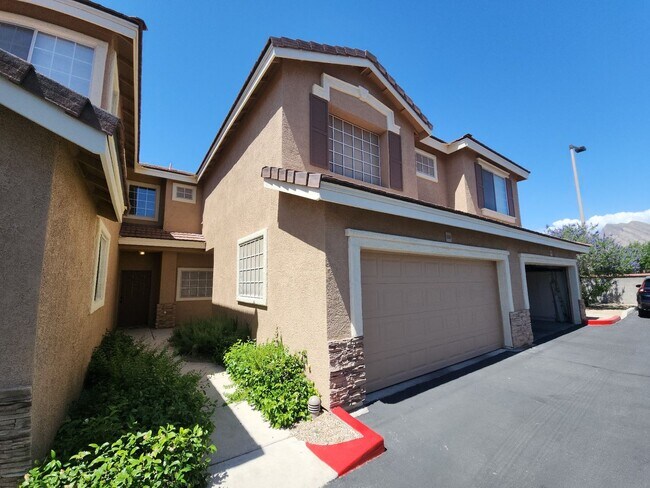Foto del edificio - Immaculate Two Story Townhouse style Condo in Summerlin.
