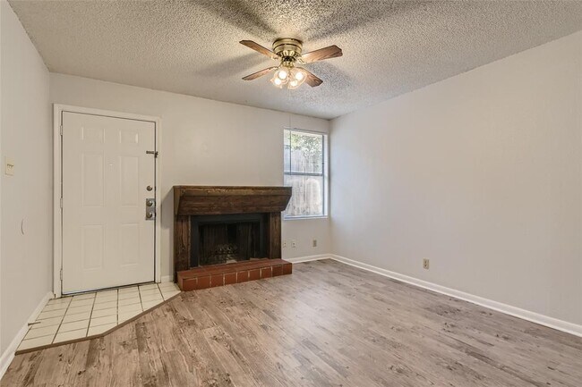 Foto del edificio - 2712 Parker Ln