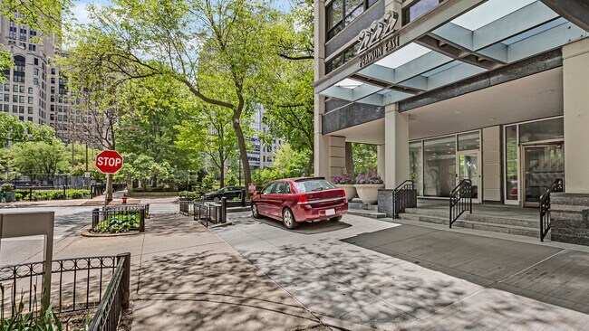 Foto del edificio - 222 E Pearson St