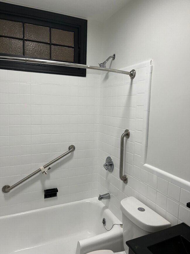 Building Photo - 1310 Staples St NE