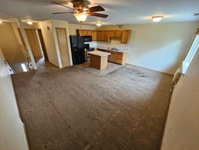 Foto del edificio - Townhome with 3 bedrooms and garage!