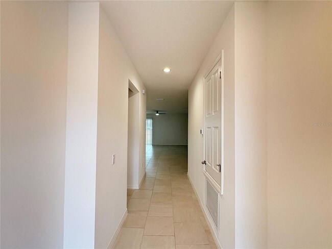 Building Photo - 1568 Sky Lks Dr