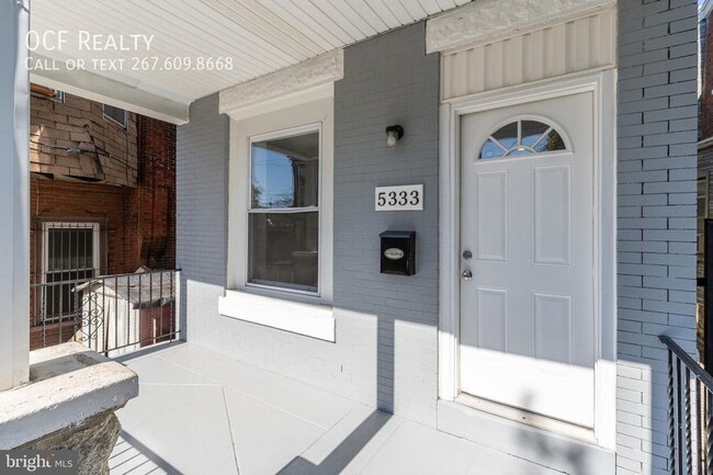 Building Photo - West Philadelphia Renovated Rowhome