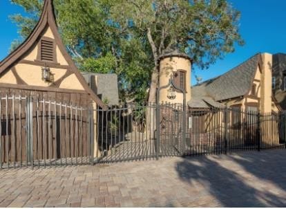 Building Photo - 1330 N Formosa Ave