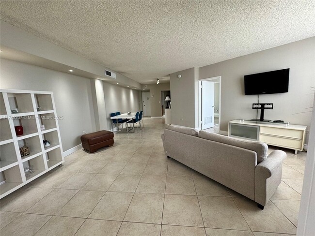 Foto del edificio - 801 Brickell Bay Dr