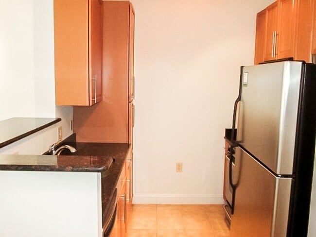 Building Photo - Beautiful 1 Bed 1 Bath Luxurious Condo In ...