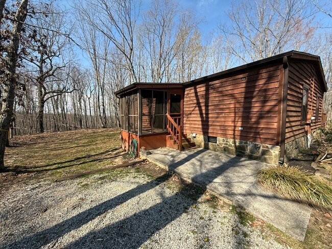 Building Photo - 535 Pendleton Dr
