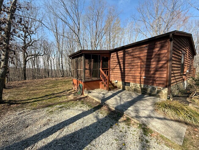 Foto del edificio - 535 Pendleton Dr