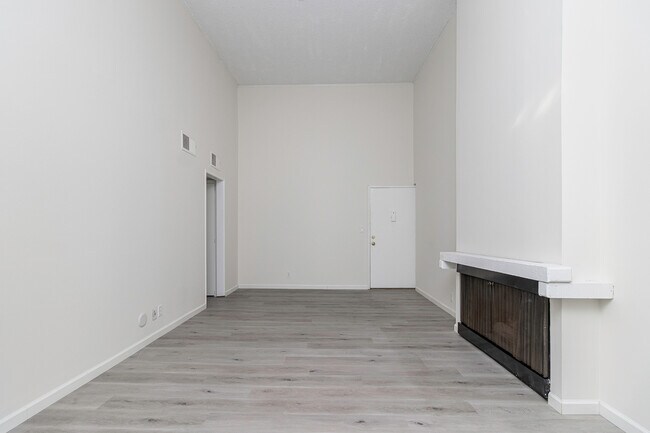 Building Photo - 7310 Summertime Ln