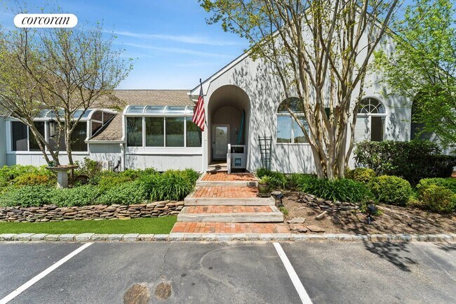 Building Photo - 400 Noyack Rd