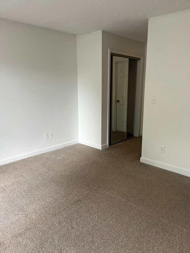 Building Photo - McIver Square Apartments: $500 OFF