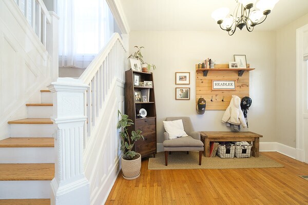 Building Photo - 808 E Hutchinson Ave