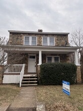 Building Photo - 627 Warren Ave.