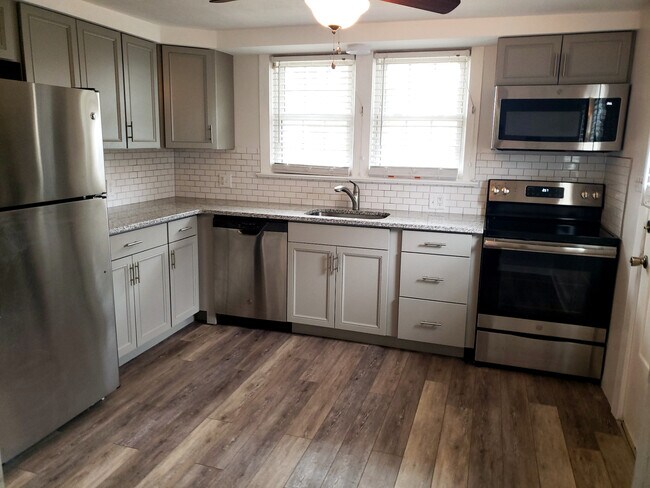 Building Photo - 647 Kenilworth Ave