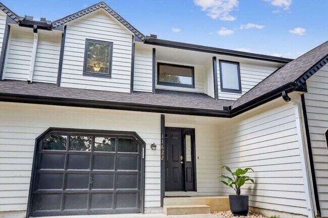 Foto del edificio - Updated 2 Bedroom 3 Bath townhome with ful...