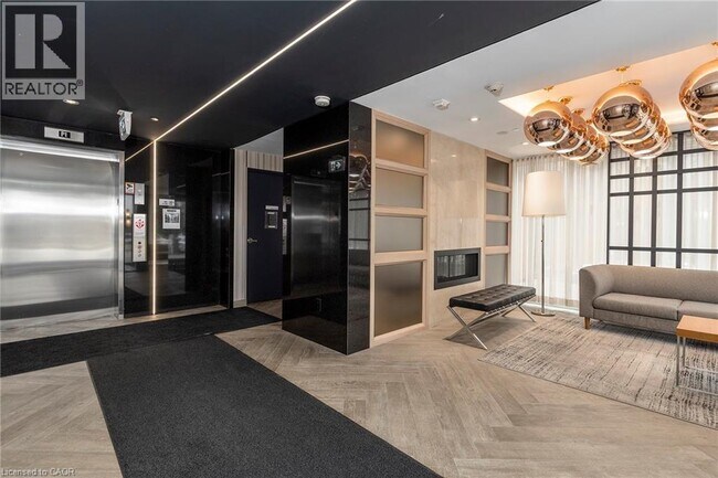 Building Photo - 150 Sabina Dr