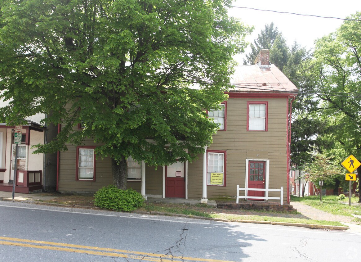 Building Photo - 201 Main St
