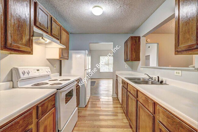 Building Photo - 1736 Park Pl