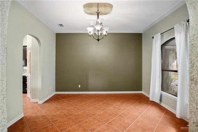 Building Photo - 24 Date Palm St