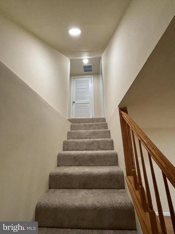 Building Photo - 144 Baker St