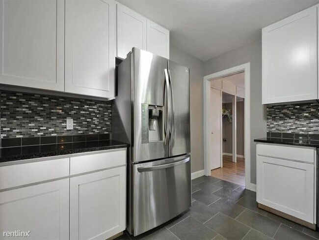 Building Photo - 2 br, 2 bath House - 3506 Robinson Avenue