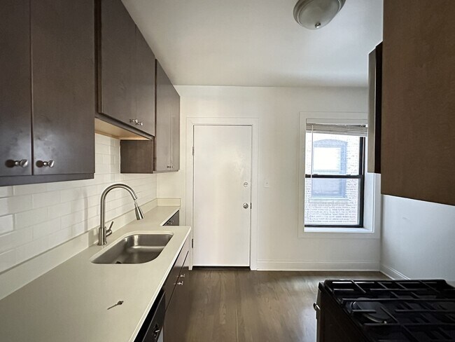 Foto del edificio - 2645 N Spaulding Ave