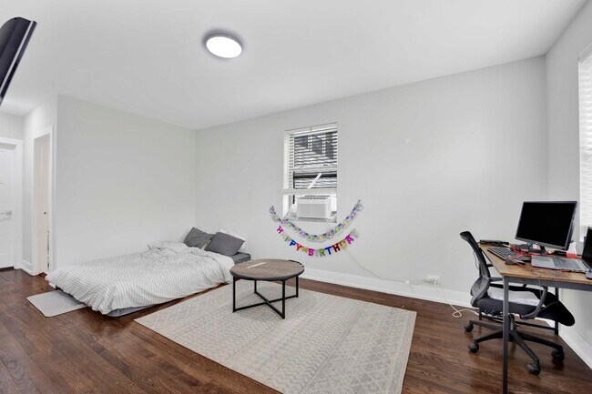 Foto del edificio - 2959 N Damen Ave