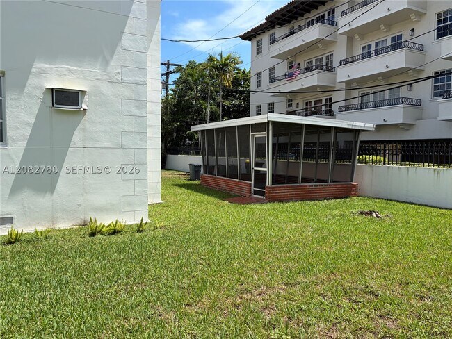 Building Photo - 16 Santillane Ave