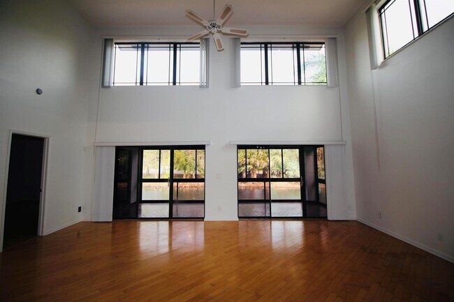 Building Photo - 151 Island Way