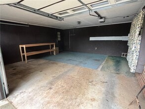 Building Photo - 115 Sharon Dr