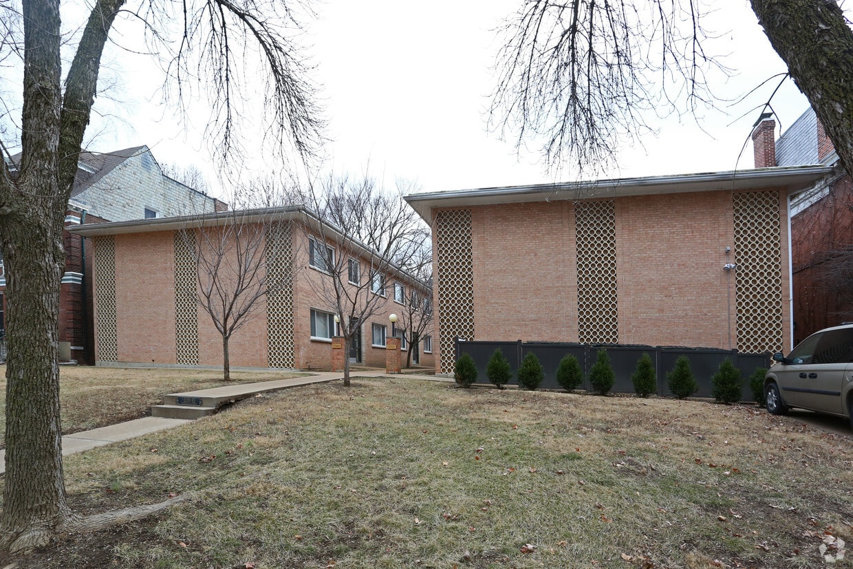 Building Photo - 5086-5092 Waterman Blvd