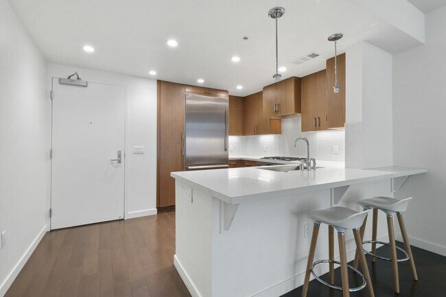 Building Photo - 2655 Bush St