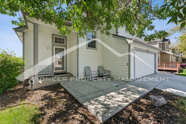Foto del edificio - Spacious Home with Fenced Yard and Central AC