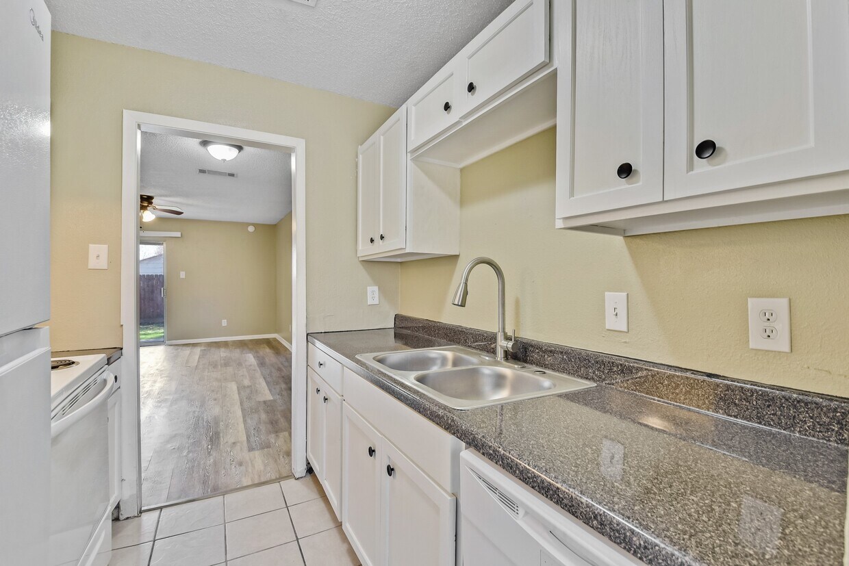 Primary Photo - Cole Apartments