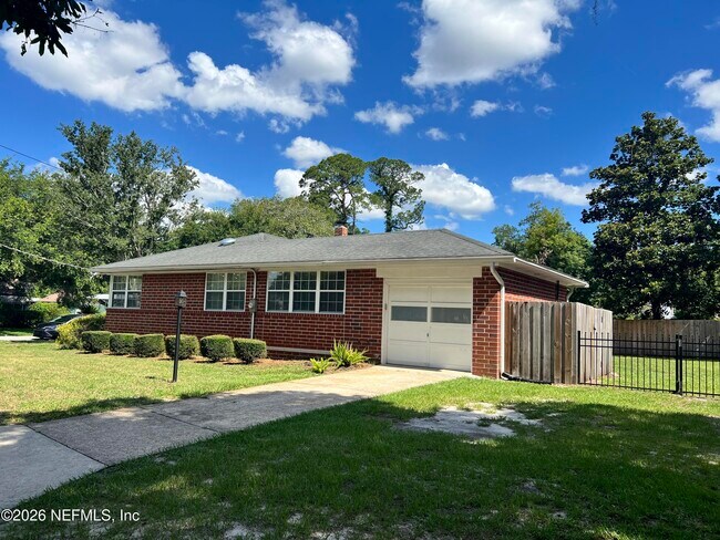 Building Photo - 1377 Tiber Ave