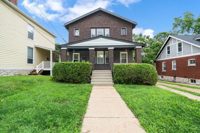 Building Photo - 2126 Yale Ave