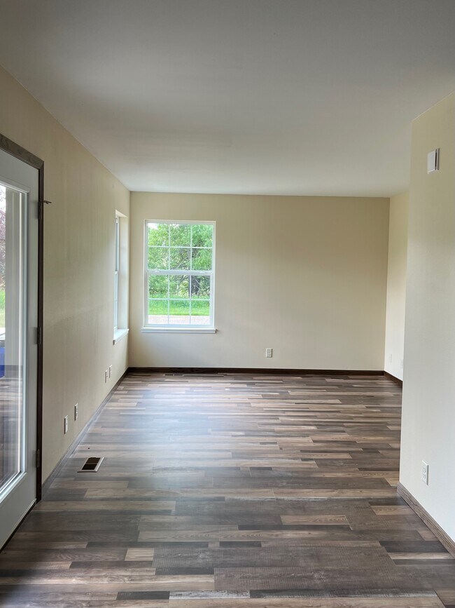 Building Photo - 418 Belisle St