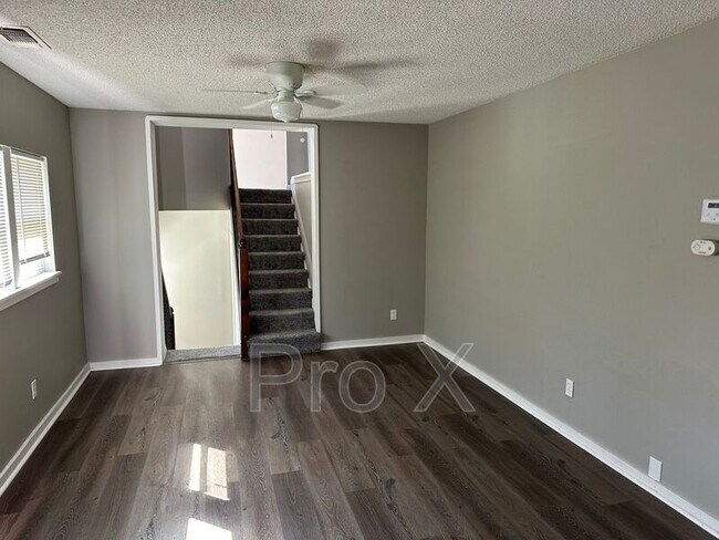 Foto del edificio - 1116 S Elm St