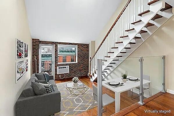 Building Photo - 211 Thompson St