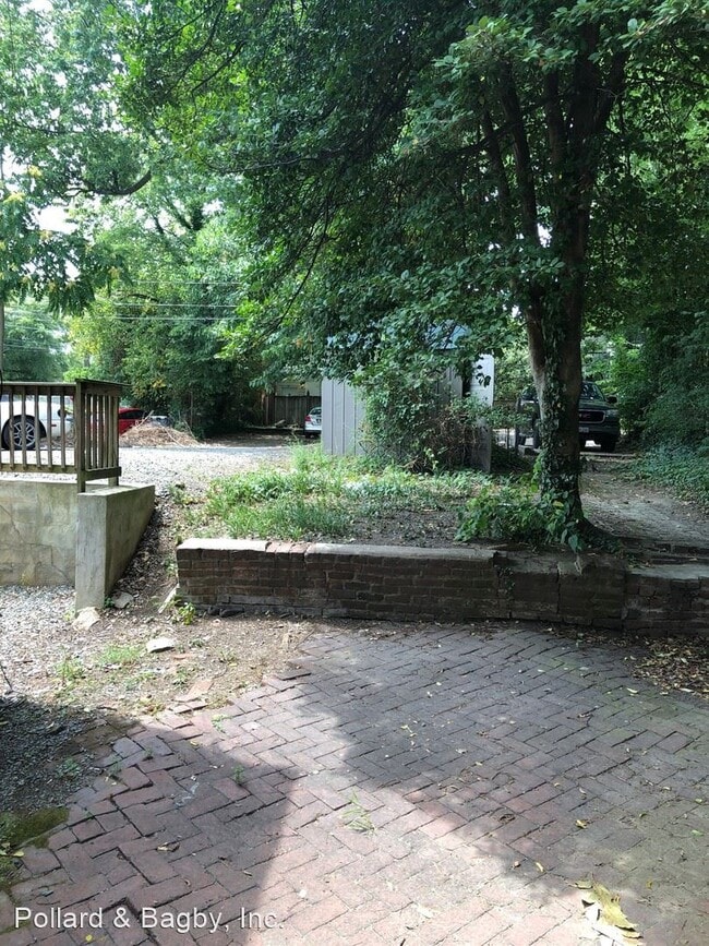 Building Photo - 4 br, 2 bath House - 118 S. Pine Street