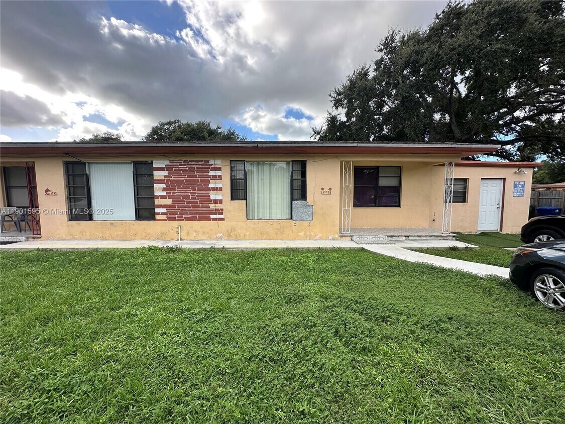 Foto principal - 1770 NE 148th St
